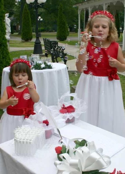 Flower girls blow bubbles at Tennessee outdoor wedding venue
