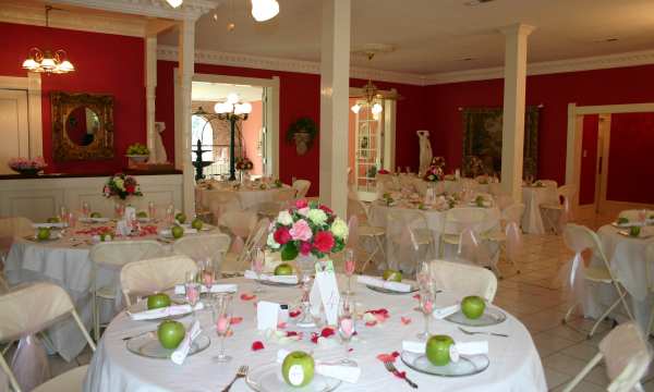 Beautiful wedding receptions at Middle Tennessee mansion wedding venue
