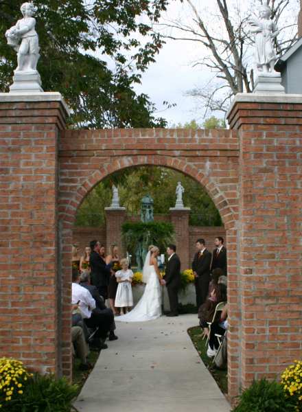Outdoor wedding ceremony by fountain at Falcon Rest Mansion in McMinnville, Tenn.